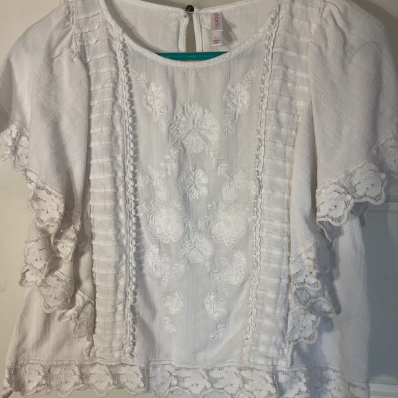 Xhilaration White Floral Embroidered Flutter Sleeve Boho Top L - Picture 2 of 6